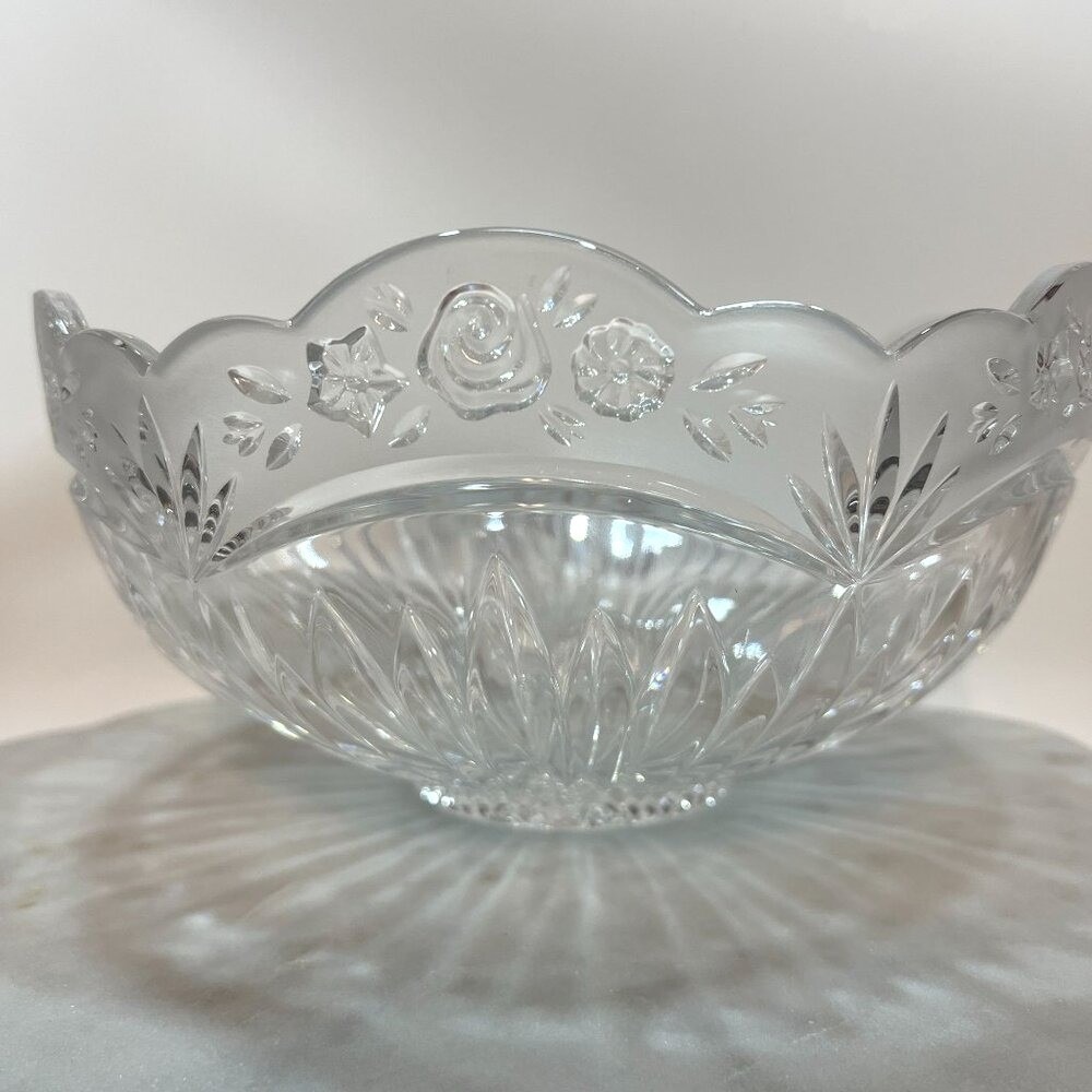 Oneida Crystal "Southern Garden" Retired 2003 Scalloped Satin Edge Bowl Germany